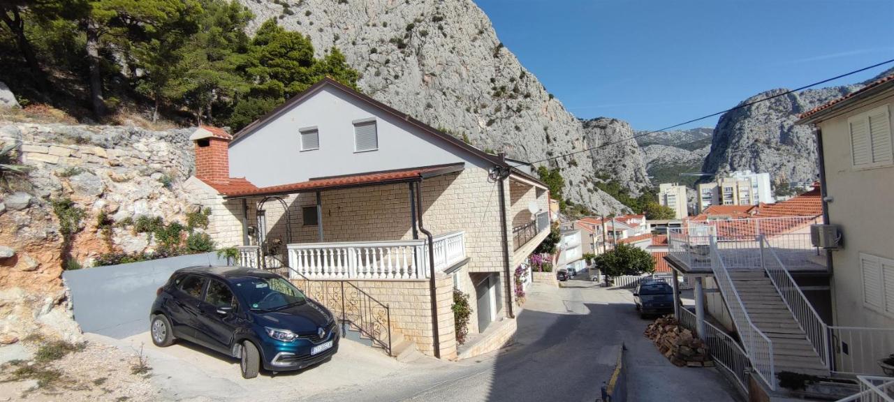 Apartment Adrian Omiš Buitenkant foto