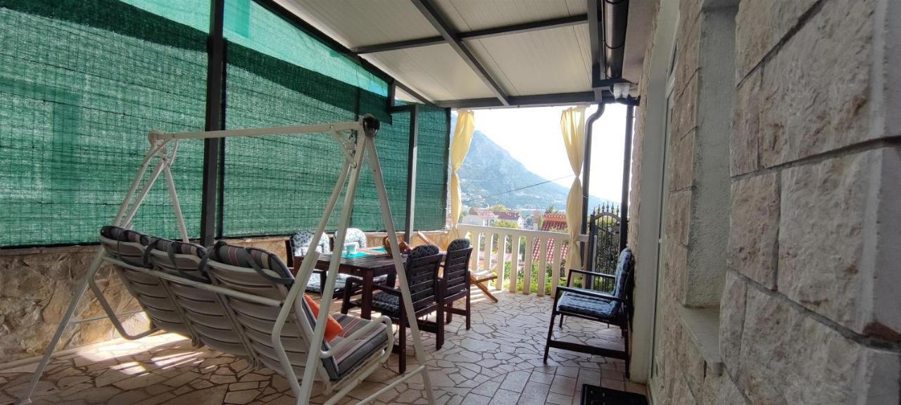 Apartment Adrian Omiš Buitenkant foto