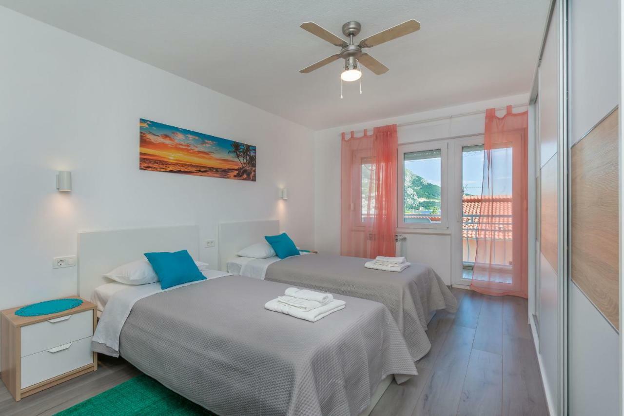 Apartment Adrian Omiš Buitenkant foto