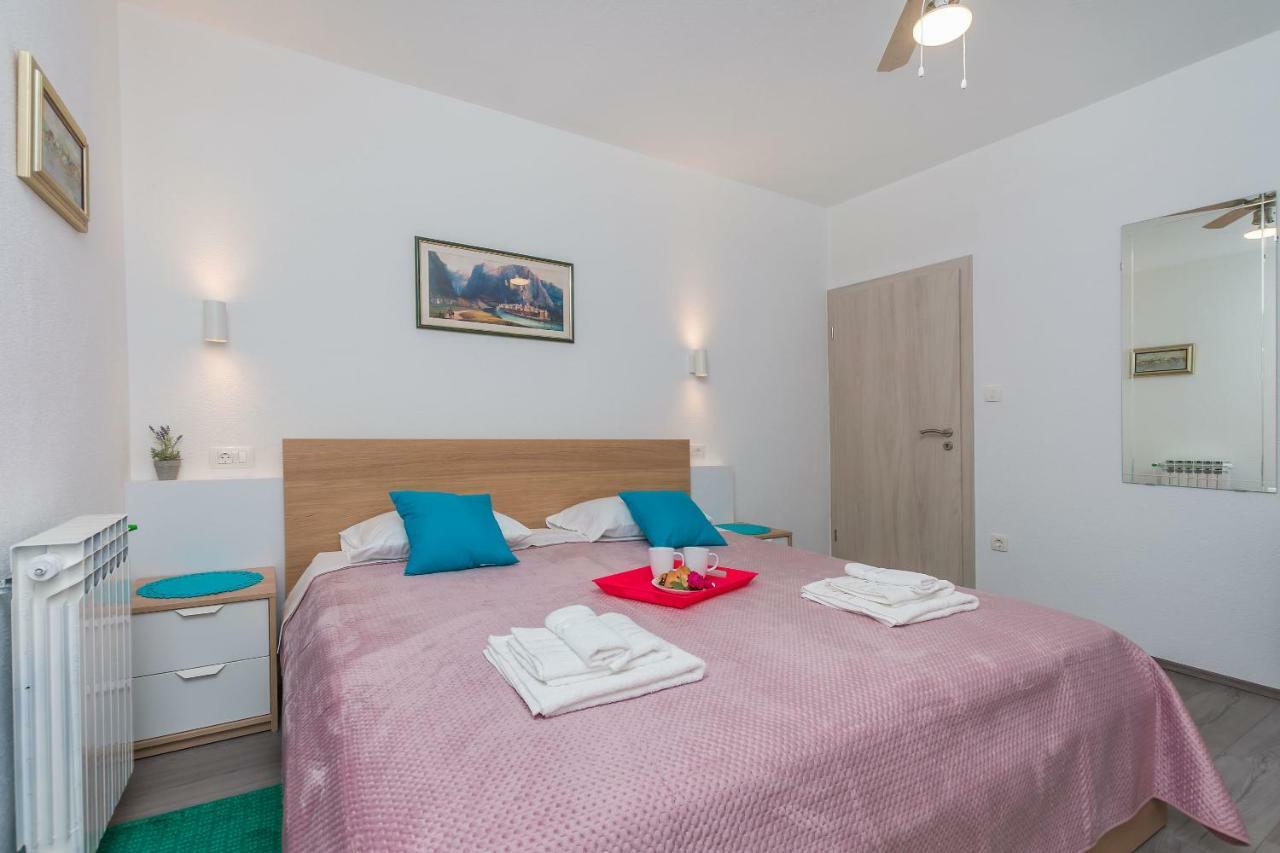 Apartment Adrian Omiš Buitenkant foto