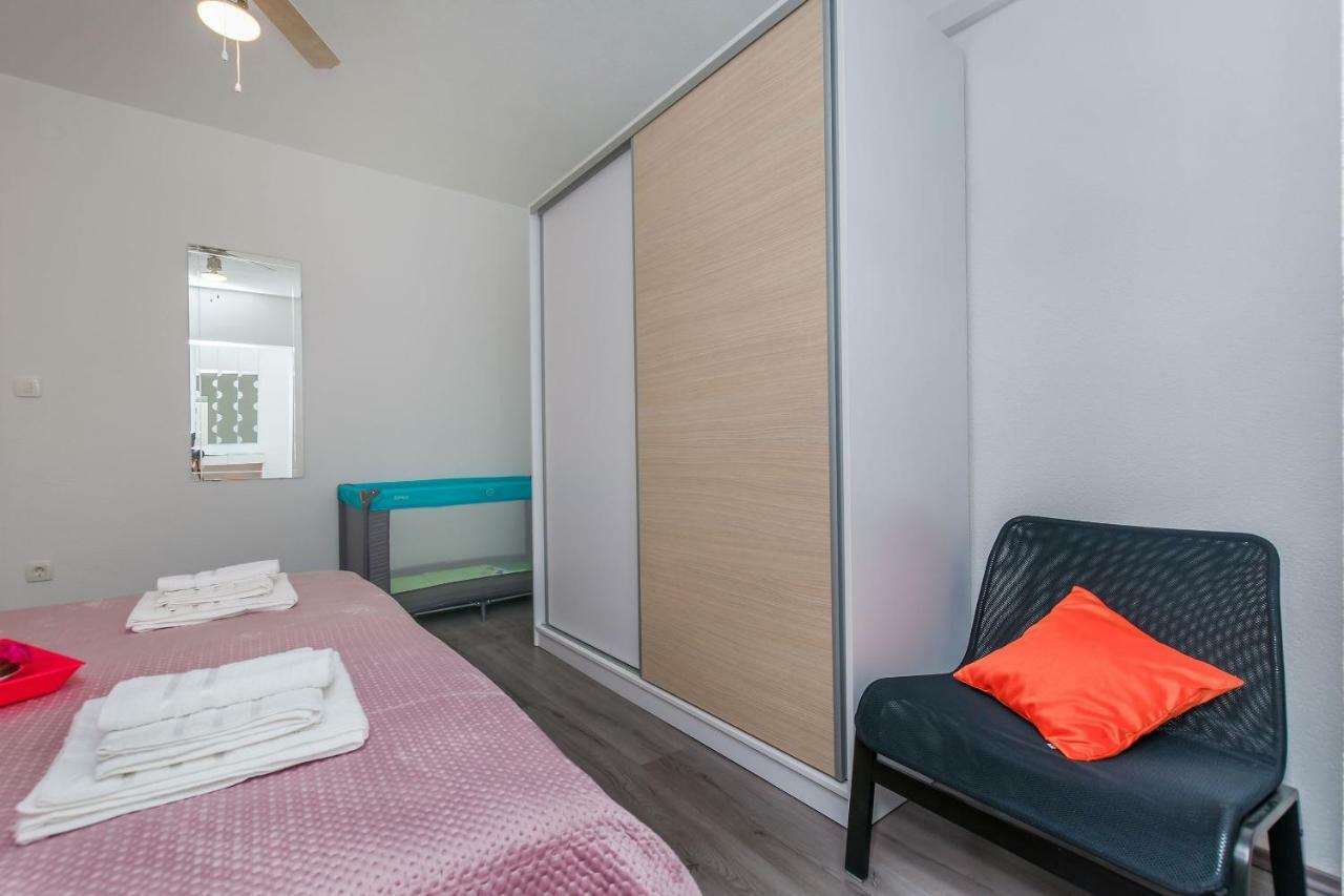 Apartment Adrian Omiš Buitenkant foto