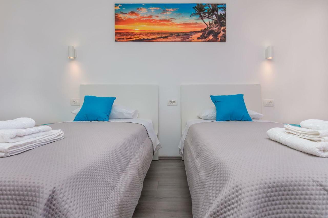 Apartment Adrian Omiš Buitenkant foto