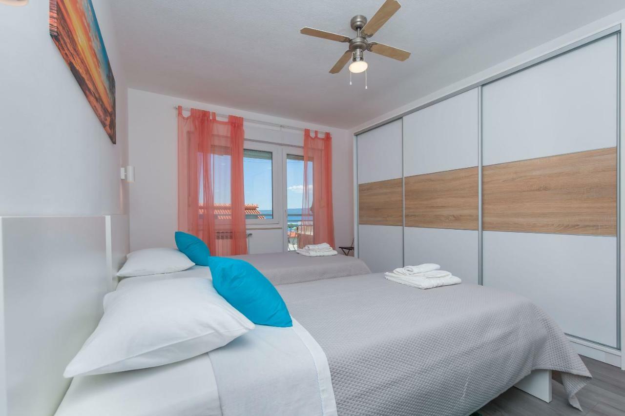 Apartment Adrian Omiš Buitenkant foto
