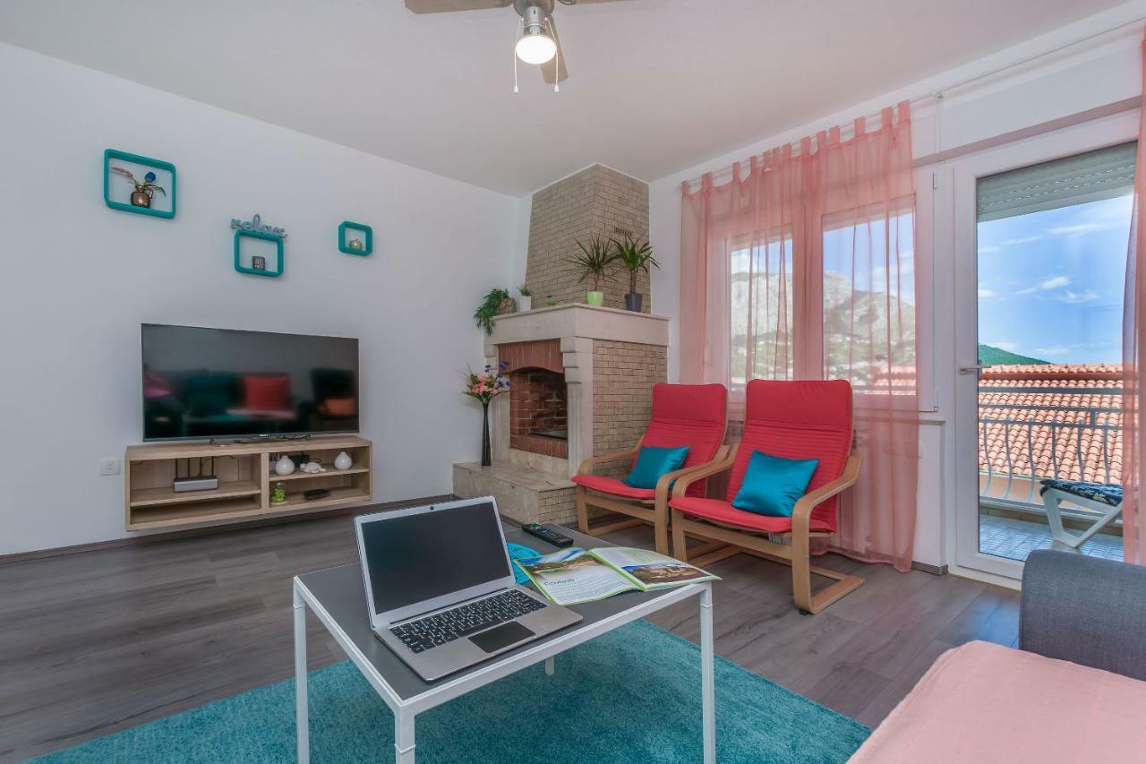 Apartment Adrian Omiš Buitenkant foto