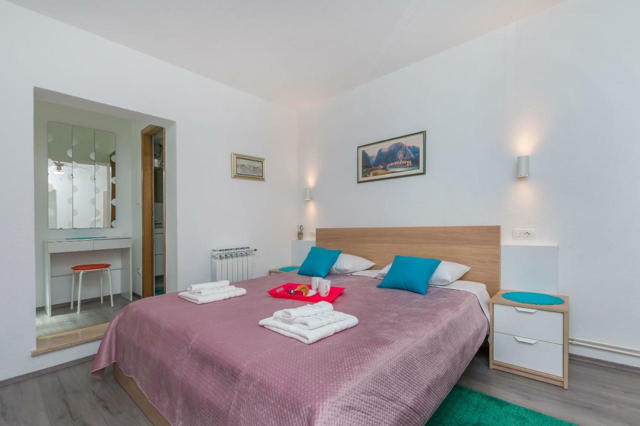 Apartment Adrian Omiš Buitenkant foto