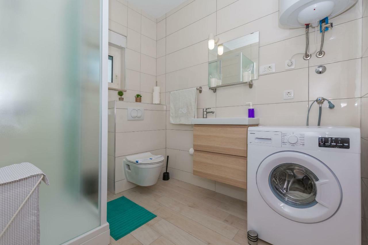 Apartment Adrian Omiš Buitenkant foto